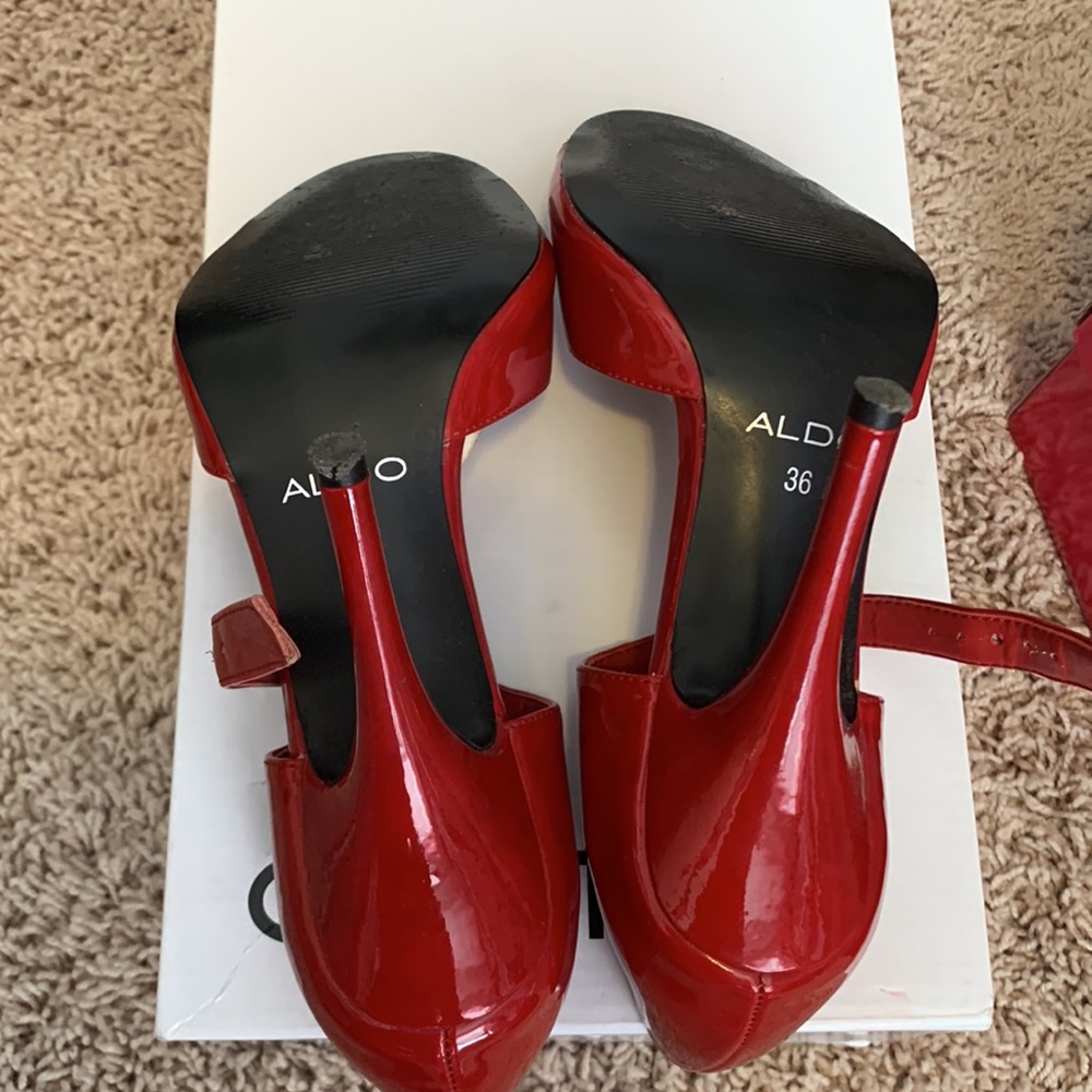 Red pumps - Picture 4 of 4